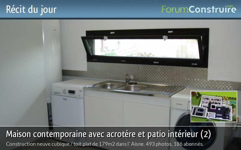 Maison contemporaine avec acrot&eacute;re et patio int&eacute;rieur (2)